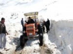 SINAN NIYAZI - Ağrı'da Karla Kaplı Köy Yolları Açılıyor