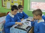 İBRAHIM ÖZDOĞAN - Hisarcık Atatürk İlköğretim Okulu Minik Öğrencilerin Satranç Başarısı