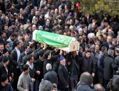 İstanbul'daki Şantiye Yangınında Ölen İşçi Toprağa Verildi