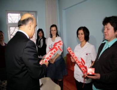 Talas Tıp Personelini Gül’e Boyadı