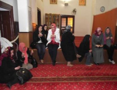 AK Partili Gençler Çanakkale Şehitleri İçin Mevlit Okuttu