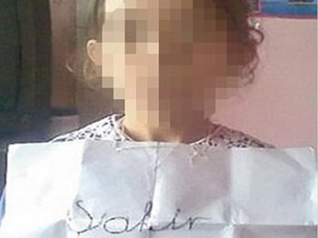 Veliler Çocukların Boyunlarındakini Görünce Şok Oldu