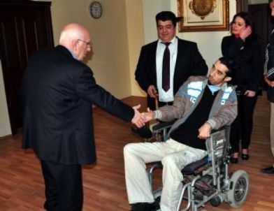 Aliağa Belediyesi, Asansörle Engelleri Kaldırdı