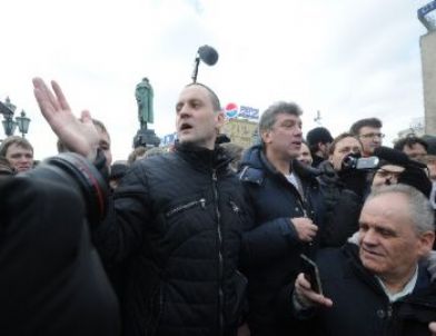 Hapisten Çıktı Putin Karşıtı Gösteri İçin Meydana Gitti