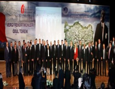 Maliye Bakanı Şimşek: '2009'un Sonundan Buyana Akaryakıta Bir Kuruş Vergi Zammı Gelmemiştir'