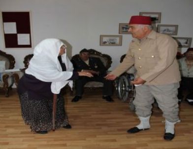 Yaşlılar Şehitleri Tiyatroyla Anıyor