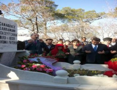 Bakan Çelik, Koca Seyit'in Mezarını Ziyaret Etti,  Şehitlerin Ruhuna Fatiha Okudu