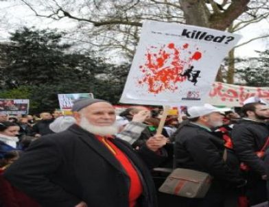 Londra'da Esed'in Katliama Devam Etmesi Protesto Edildi