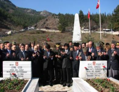 Şehitlikte birlik duası edildi