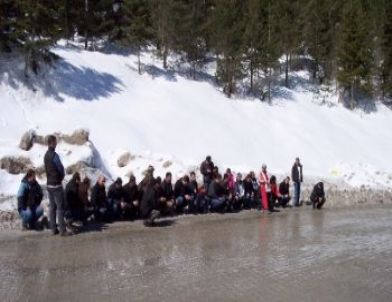 Umsad Üyeleri, Polis Memuru Recep Sahin'in Şehit Olduğu Yolda Dua Etti