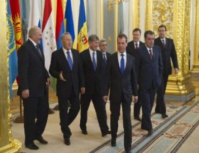 Medvedev, Eurasec Ülkelerini Gümrük Birliğine Davet Etti