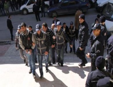 Silahlı Suç Örgütü İddiasıyla Gözaltına Alınan 15 Kişi Adliyeye Sevk Edildi