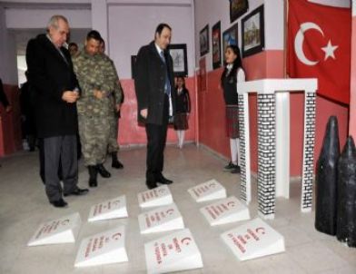 Suşehri’nde Çanakkale Sergisi Açıldı