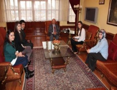 Üniversite Öğrencileri Van'a Kütüphane Yaptırmak İstiyor!