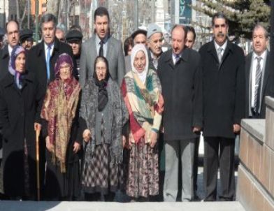 Yaşlılar Haftası Dolayısıyla, Atatürk Anıtına Çelenk Sunuldu