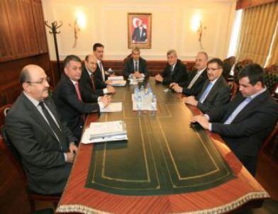 Başkan Karaosmanoğlu Ankara'da Bakanlarla Görüştü