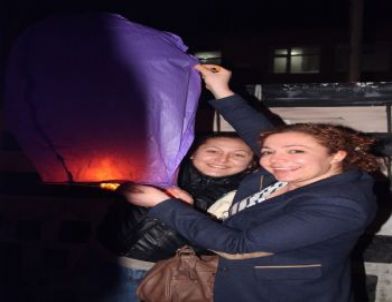 Cizre'de Kesk'li Kadınlar, 'kadınlara Özgürlük' İçin Dilek Balonu Uçurdu