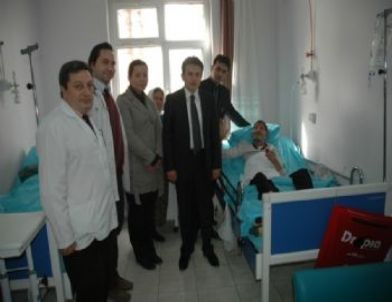 Eşme’de Evde Bakım Hizmeti Alan Hastalara Ortopedik Yatak ve Egsersiz Topu Dağıtıldı