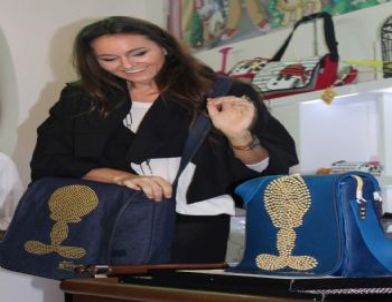 İkoncan Eda Taşpınar, Çanta Şeklindeki Pastayı Kesmeye Kıyamadı