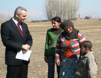 Kaymakamlığın 'Dullara ve Yoksul Ailelere Konut Yardımı Projesi' Kabul Edildi