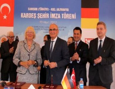 Samsun Büyükşehir Belediyesi Almanya'nın Kiel Şehri İle Kardeş Şehir Oldu