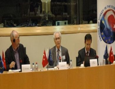 Türkiye'de Yeni Anayasa Süreci Brüksel'de Ele Alındı