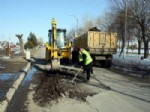 Bozulan Yollar Onarılıyor