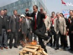 İSMAIL DEMIRHAN - Bursa Protokolü Nevruz Ateşinin Üzerinden Atladı