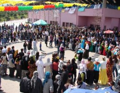 Denizli’de Nevruz Halaylarla Kutlandı