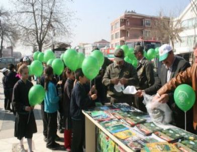 Düzce'de Vatandaşlara Ücretsiz Fidan Dağıtıldı