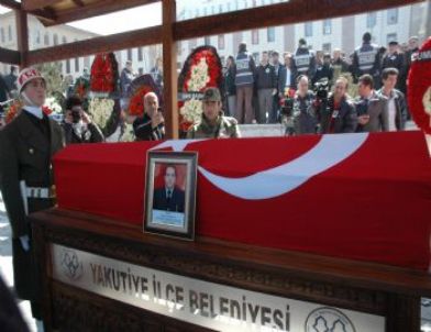 Erzurum'da Binler Barış Şehidini Uğurladı