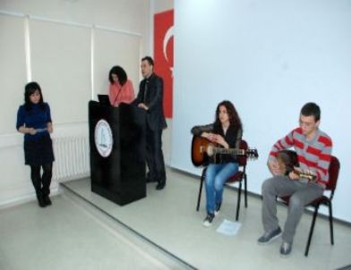 Öğrenciler Ateşin Üzerinden Atladı, Davul Zurnayla Halay Çekti