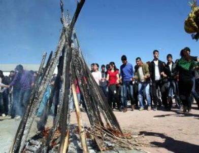 Öğrencilerden Nevruz Kutlaması