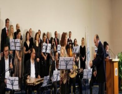 Doktor ve Hemşireler Korosu Hastalar İçin Söyledi