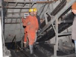 SELÇUK YıLMAZ - Özel Kömür Ocağında Göçük Altında Kalan İşçi 14 Saattir Kurtarılmaya Çalışılıyor