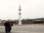 Tarihi Cami Taşındı, Minare Ortada Kaldı Haberi