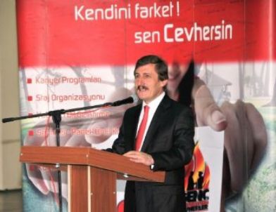 2. Kıtalararası Liderlik Zirvesi'nde Gençlere: Kendinizi Sürekli Yenileyin