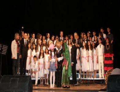 Çiçek ve Günay 'dünya Dillerinde Esintiler' Konserini İzledi