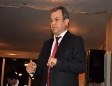 'Babalar, Televizyon ve Cep Telefonunu Kapatıp Çocukla Bir Saat İletişim Kurun'