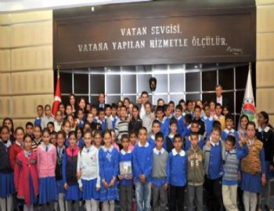 Başkan Tütüncü'yü 3 Bin 100 Öğrenci Ziyaret Etti