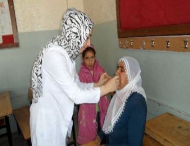 Diyarbakır’da Kadın Velileri Ağız ve Diş Taramasından Geçirdiler