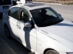 Eskişehir'de Otomobilin Camını Kıran Kişi 25 Bin TL Parayı Alıp Kaçtığı İddia Edildi