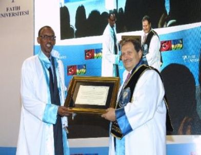 Fatih Üniversitesi'nden Ruanda Cumhurbaşkanı'na Fahri Doktora