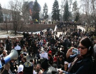 Kazakistan’da Muhalefet Yine Sokaklara İndi