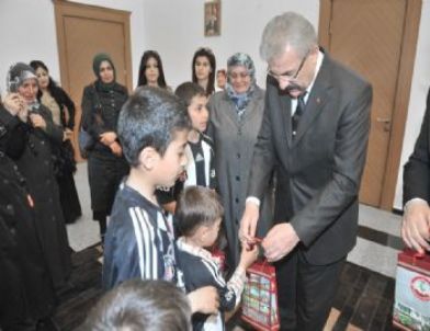 Osmaniye’deki Vanlı Depremzedeler Vali Cerrah’a Teşekkür Ziyaretinde Bulundu