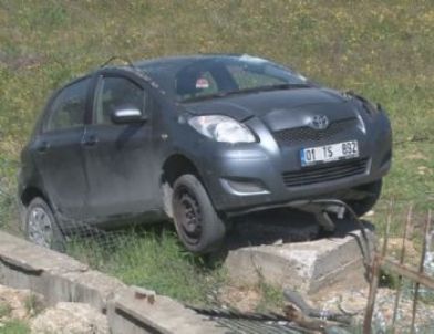 Otomobil Jandarma Komutanlığı'nın Bahçesine Girdi: 1 Yaralı