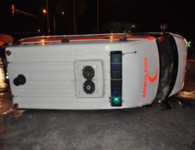 Antalya'da Ambulans Devrildi