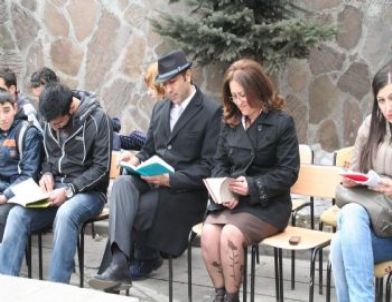 48. Kütüphane Haftası Dolayısıyla Kitap Dağıtıldı