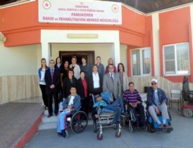 Ak Partili Kadınlar Yaşıları Sevindirmeye Devam Ediyor