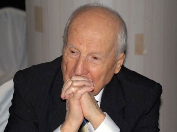 Atatürk'ün Vasiyetini Yok Eden Evren Mi?